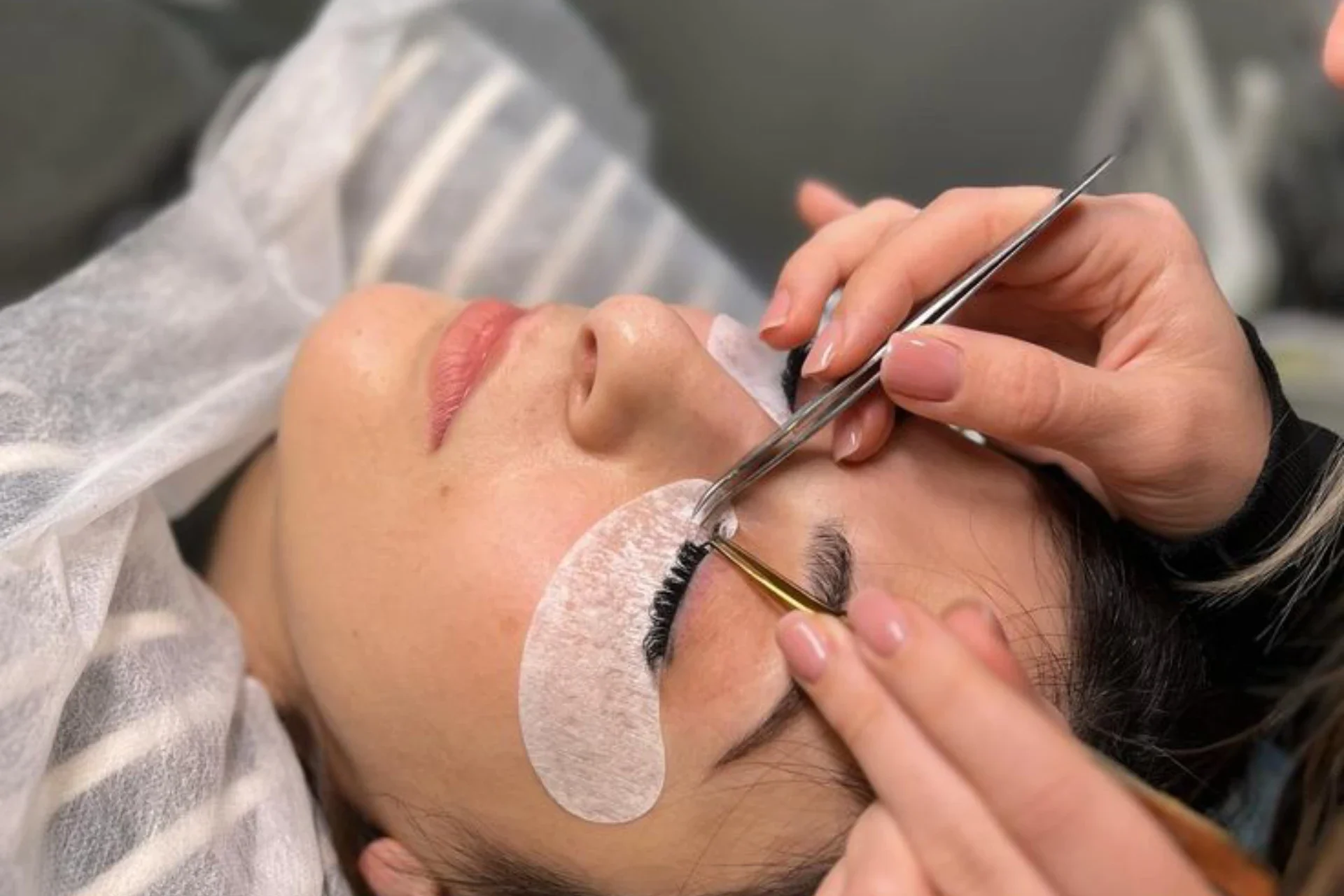 Lash extensions are one of the best procedures for saving time daily and for an incredible transformation!😍 Many ar